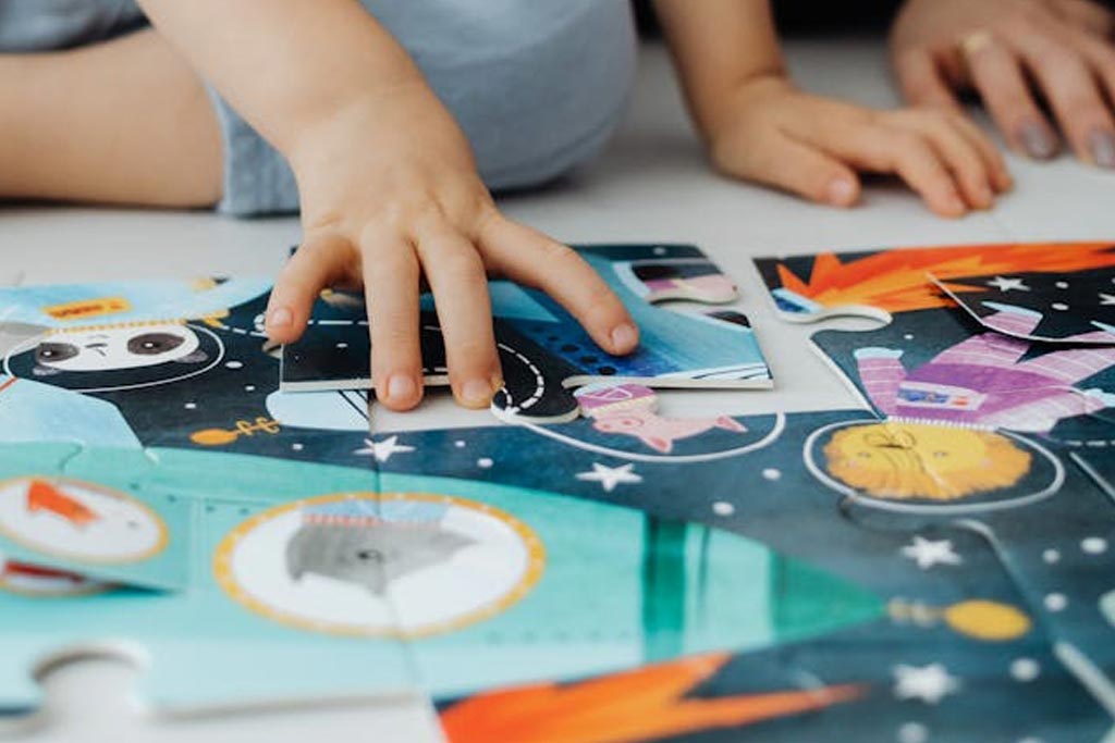 Museum educational puzzle kits