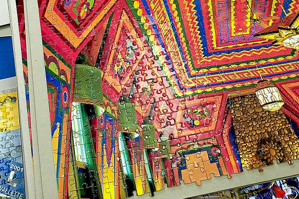 Resort souvenir puzzle packaging