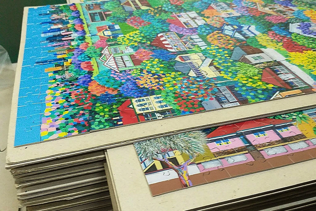 Branded tourist merchandise puzzles